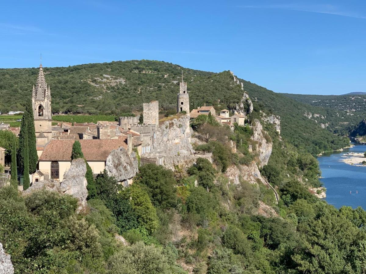 Le Castelas Aigueze Exteriér fotografie